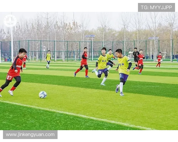 上海足球队的节奏变革引发热议推动城市足球新发展与未来展望 上海足球队的节奏变革引发热议推动城市足球新发展与未来展望