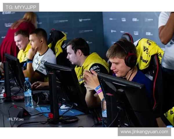 CSGO新手必看团队协作技巧与实战策略全面解析 CSGO新手必看团队协作技巧与实战策略全面解析