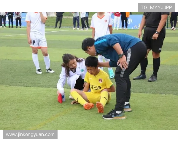 深圳足球队在联赛中的经验积累与表现分析