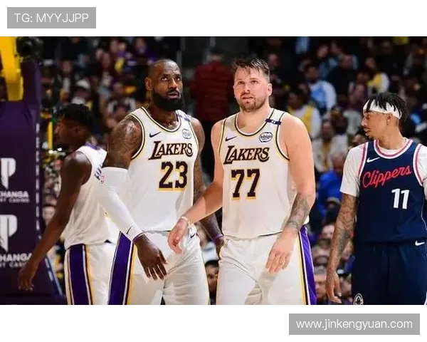 2014年湖人与快船的激烈对决回顾与赛季精彩瞬间分析