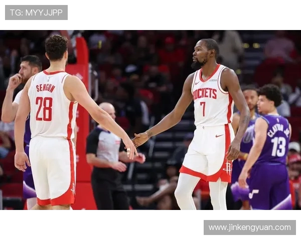 火箭与雷霆季后赛激战正酣在线直播全程回顾与精彩瞬间分析