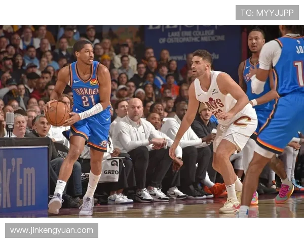 骑士与雷霆精彩对决录像回放分析及比赛亮点回顾