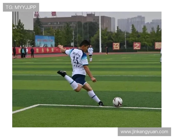 黄秀英专访：从绿茵场到人生舞台的足球旅程回顾与展望