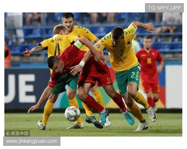 黑山与立陶宛足球赛激战正酣谁能在这场较量中胜出